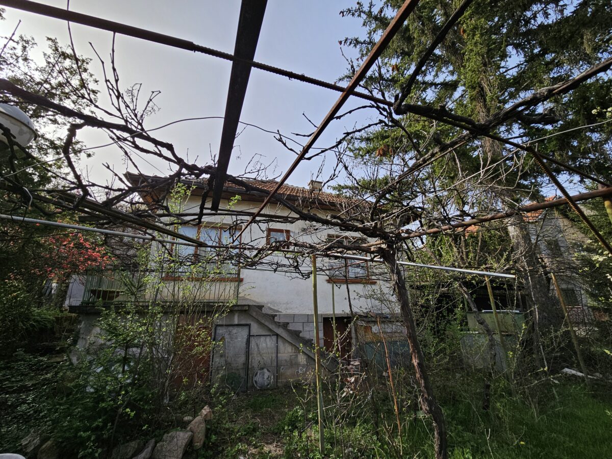 ПАРЦЕЛ С КЪЩА