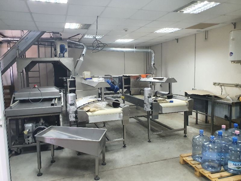 ТЕХНОЛОГИЧНА ЛИНИЯ ЗА ОБРАБОТКА (ЧУПЕНЕ, СЕЛЕКТИРАНЕ, БЕЛЕНЕ, ФИЛИРАНЕ, ДРОБЕНЕ И НАПРАВА НА ПЮРЕ) И ПАКЕТИРАНЕ НА ОРЕХИ, ЛЕШНИЦИ И БАДЕМИ С ЧЕРУПКИ